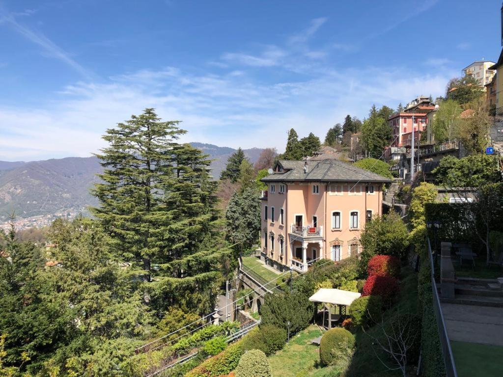 Il Nido Della Fenice Brunate Exteriér fotografie